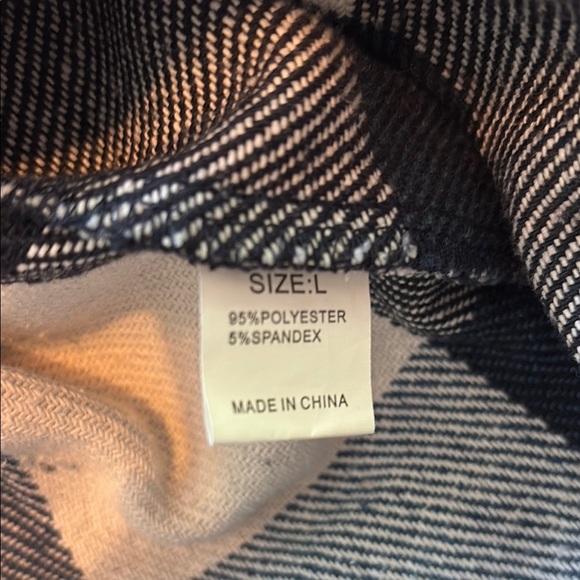 Plaid Button-Up Women's Jacket - Blue, Black and White - Picture 2 of 3